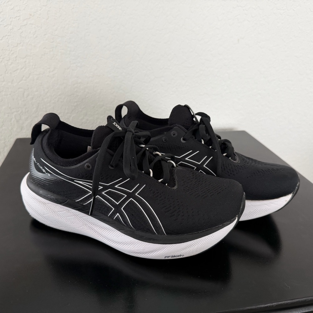 Asics Black and White GEL-NIMBUS 25